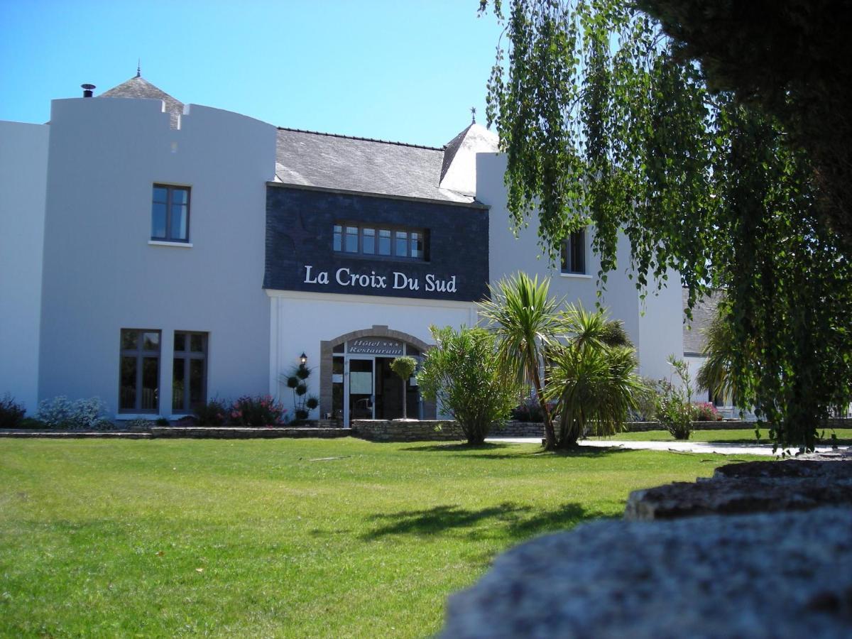 Logis Hotel La Croix Du Sud Le Tour-du-Parc Exterior photo